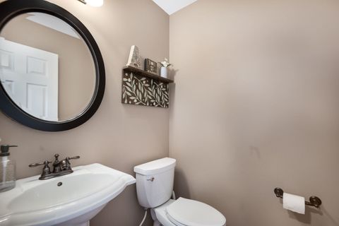 Tiny photo for 610 Fontana Place, Mundelein, IL 60060 (MLS # 12679629)