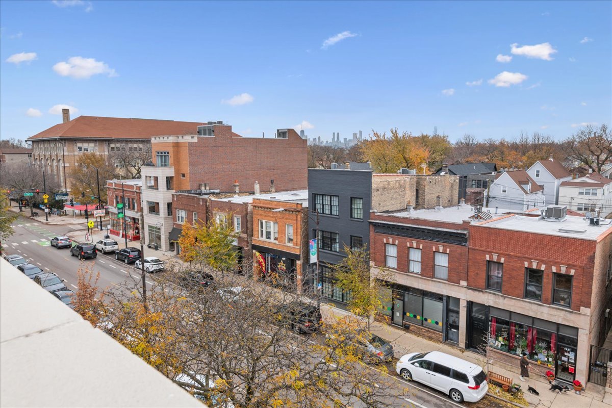 1922 W Belmont Avenue 3