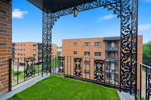 Tiny photo for 9332 Landings Lane #506, Des Plaines, IL 60016 (MLS # 12712977)