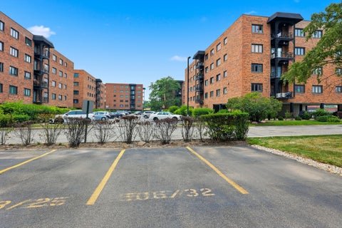 Tiny photo for 9332 Landings Lane #506, Des Plaines, IL 60016 (MLS # 12712977)