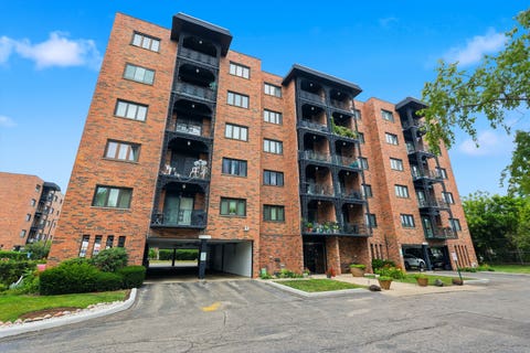 Photo of 9332 Landings Lane #506, Des Plaines, IL 60016 (MLS # 12712977)