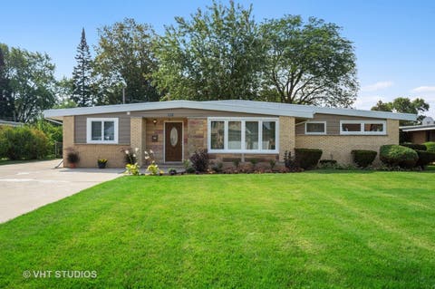 Photo of 7811 W Winnemac Avenue, Norridge, IL 60706 (MLS # 12640225)