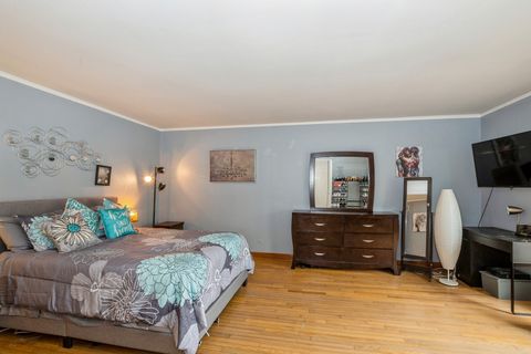 Tiny photo for 5400 S Hyde Park Boulevard #2C, Chicago, IL 60615 (MLS # 12515300)