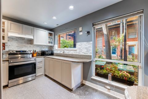 Tiny photo for 5400 S Hyde Park Boulevard #2C, Chicago, IL 60615 (MLS # 12515300)