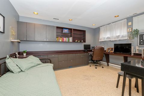 Tiny photo for 5400 S Hyde Park Boulevard #2C, Chicago, IL 60615 (MLS # 12515300)