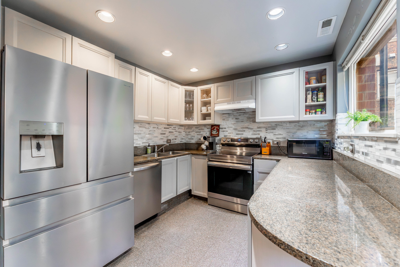 5400 S Hyde Park Boulevard 2C, Chicago, IL, 60615 4 5400 S Hyde Park Boulevard 2C