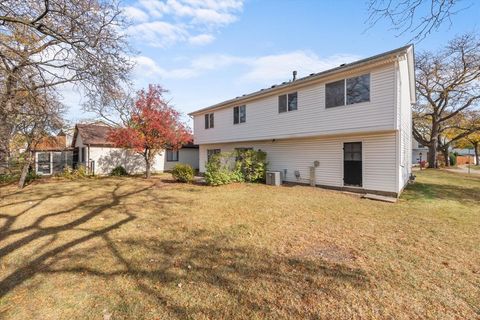 Tiny photo for 2 Oakmont Court, Streamwood, IL 60107 (MLS # 12513101)