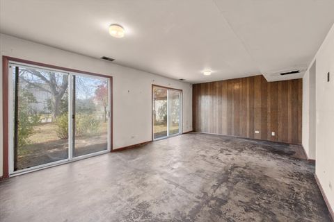 Tiny photo for 2 Oakmont Court, Streamwood, IL 60107 (MLS # 12513101)