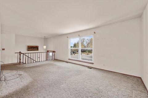 Tiny photo for 2 Oakmont Court, Streamwood, IL 60107 (MLS # 12513101)