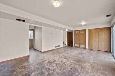 Tiny photo for 2 Oakmont Court, Streamwood, IL 60107 (MLS # 12513101)