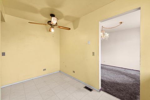 Tiny photo for 2 Oakmont Court, Streamwood, IL 60107 (MLS # 12513101)