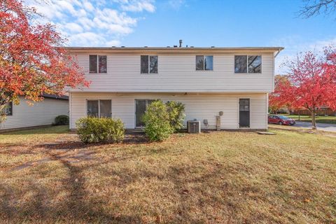 Tiny photo for 2 Oakmont Court, Streamwood, IL 60107 (MLS # 12513101)