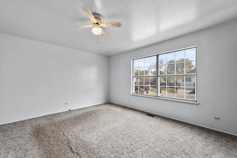 Tiny photo for 2 Oakmont Court, Streamwood, IL 60107 (MLS # 12513101)