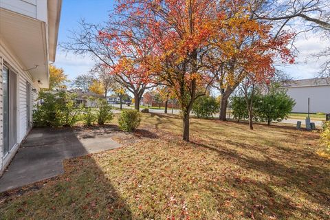 Tiny photo for 2 Oakmont Court, Streamwood, IL 60107 (MLS # 12513101)