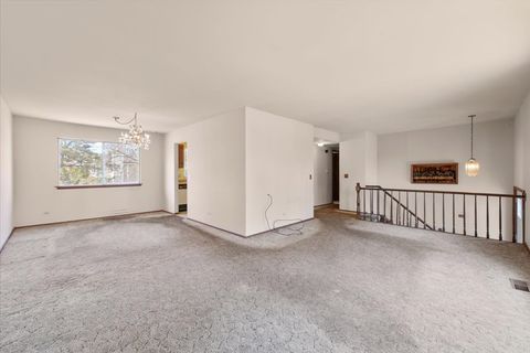 Tiny photo for 2 Oakmont Court, Streamwood, IL 60107 (MLS # 12513101)