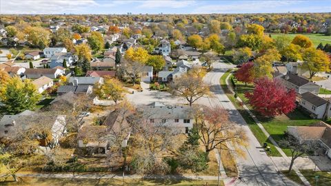 Tiny photo for 2 Oakmont Court, Streamwood, IL 60107 (MLS # 12513101)