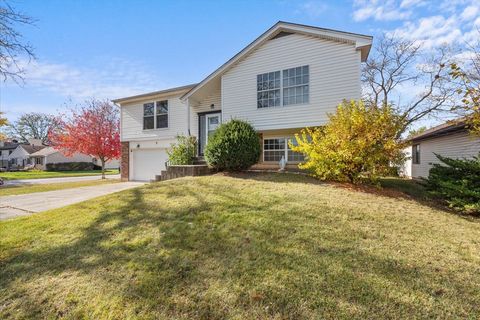 Tiny photo for 2 Oakmont Court, Streamwood, IL 60107 (MLS # 12513101)
