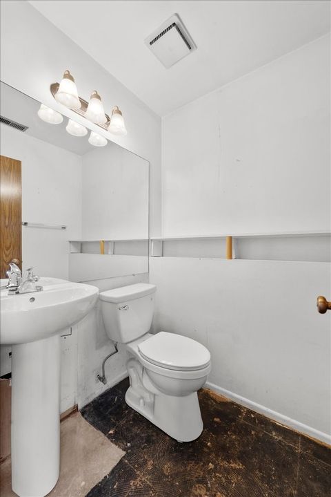 Tiny photo for 2 Oakmont Court, Streamwood, IL 60107 (MLS # 12513101)