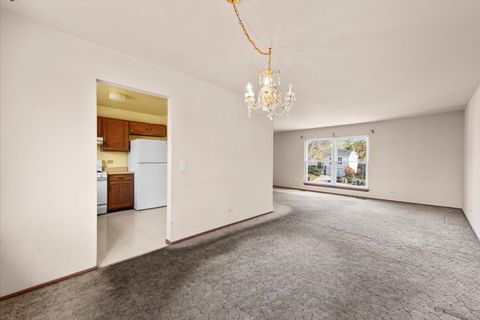 Tiny photo for 2 Oakmont Court, Streamwood, IL 60107 (MLS # 12513101)