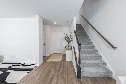 Tiny photo for 1050 E Oakton Street, Des Plaines, IL 60018 (MLS # 12507916)