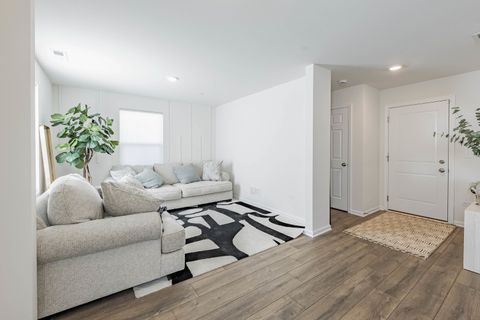 Tiny photo for 1050 E Oakton Street, Des Plaines, IL 60018 (MLS # 12507916)