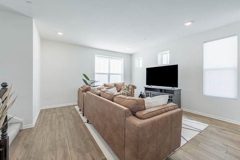 Tiny photo for 1050 E Oakton Street, Des Plaines, IL 60018 (MLS # 12507916)