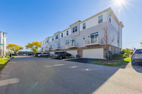 Tiny photo for 1050 E Oakton Street, Des Plaines, IL 60018 (MLS # 12507916)