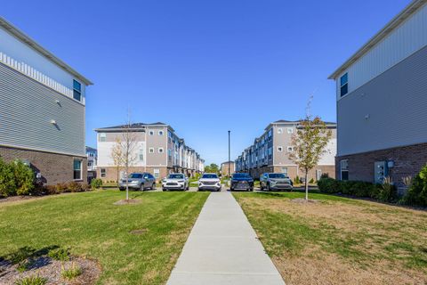 Tiny photo for 1050 E Oakton Street, Des Plaines, IL 60018 (MLS # 12507916)