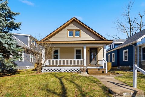 Photo of 2123 Leclaire Street, Davenport, IA 52803 (MLS # 12599850)