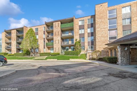 1103 S Hunt Club Drive 325 Mount Prospect IL 60056