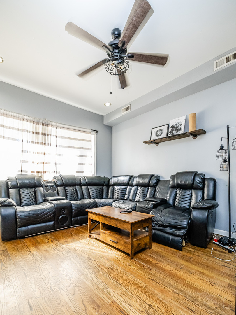 2238 W 18th Place