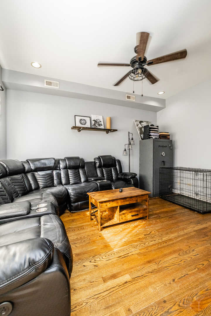 2238 W 18th Place