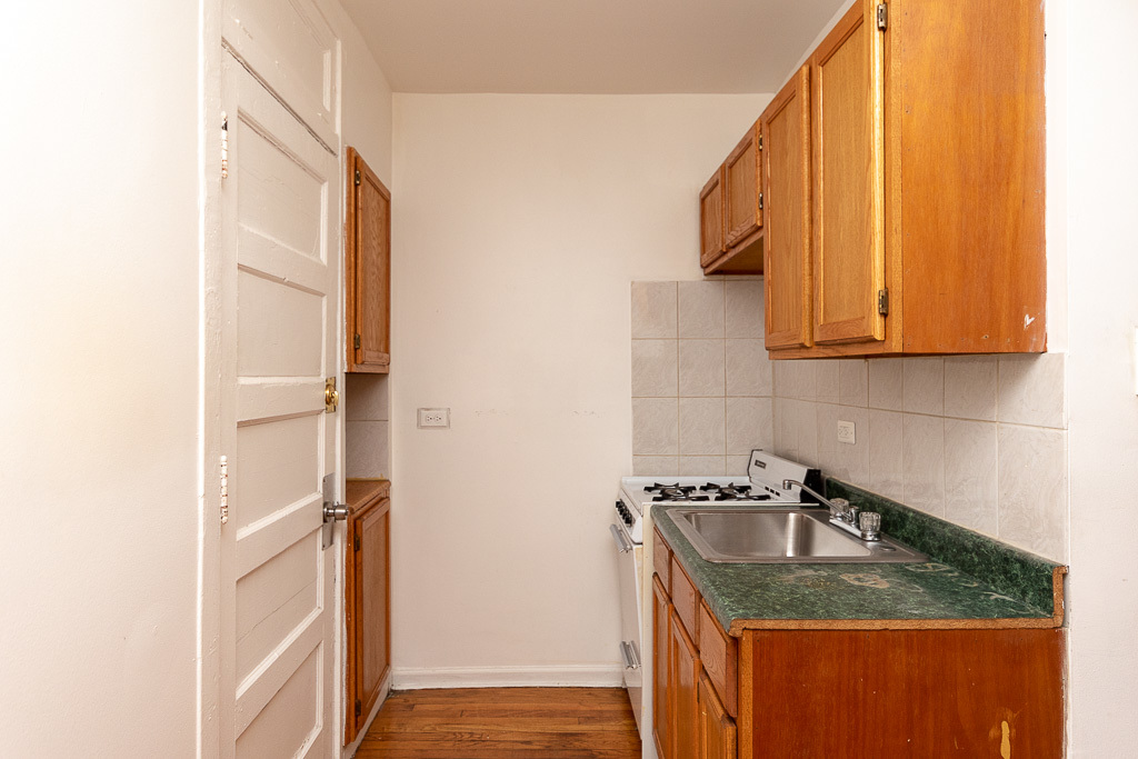 3261 W Wrightwood Avenue 1M