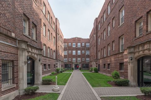 3261 W Wrightwood Avenue 1M Chicago IL 60647