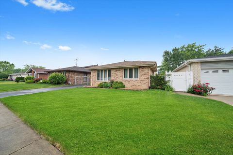 Tiny photo for 7542 Mason Avenue, Burbank, IL 60459 (MLS # 12447593)