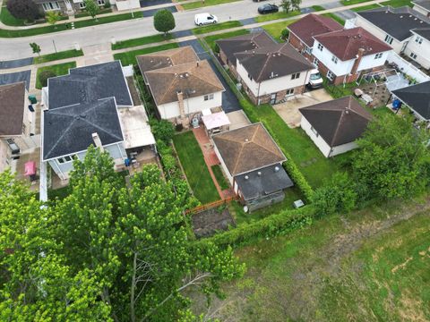 Tiny photo for 7542 Mason Avenue, Burbank, IL 60459 (MLS # 12447593)