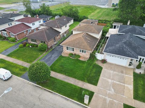 Tiny photo for 7542 Mason Avenue, Burbank, IL 60459 (MLS # 12447593)