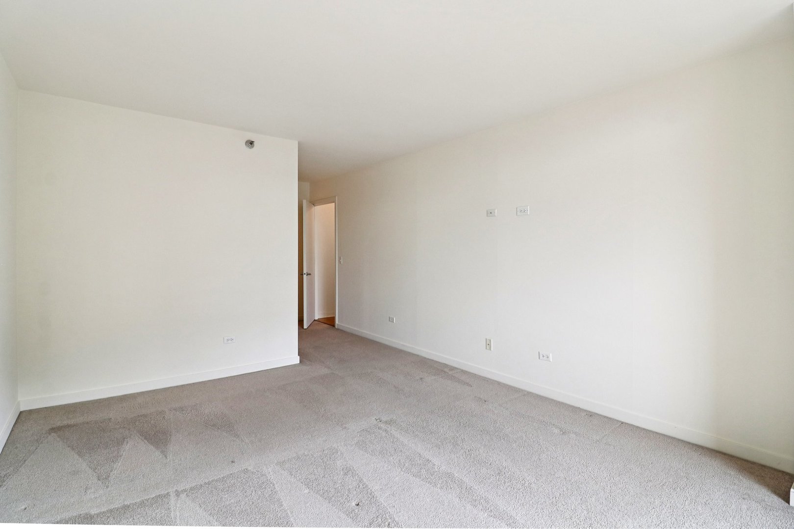 Chicago, Illinois 60605, United States, 2 Bedrooms Bedrooms, ,2 BathroomsBathrooms,Residential,Active,204047