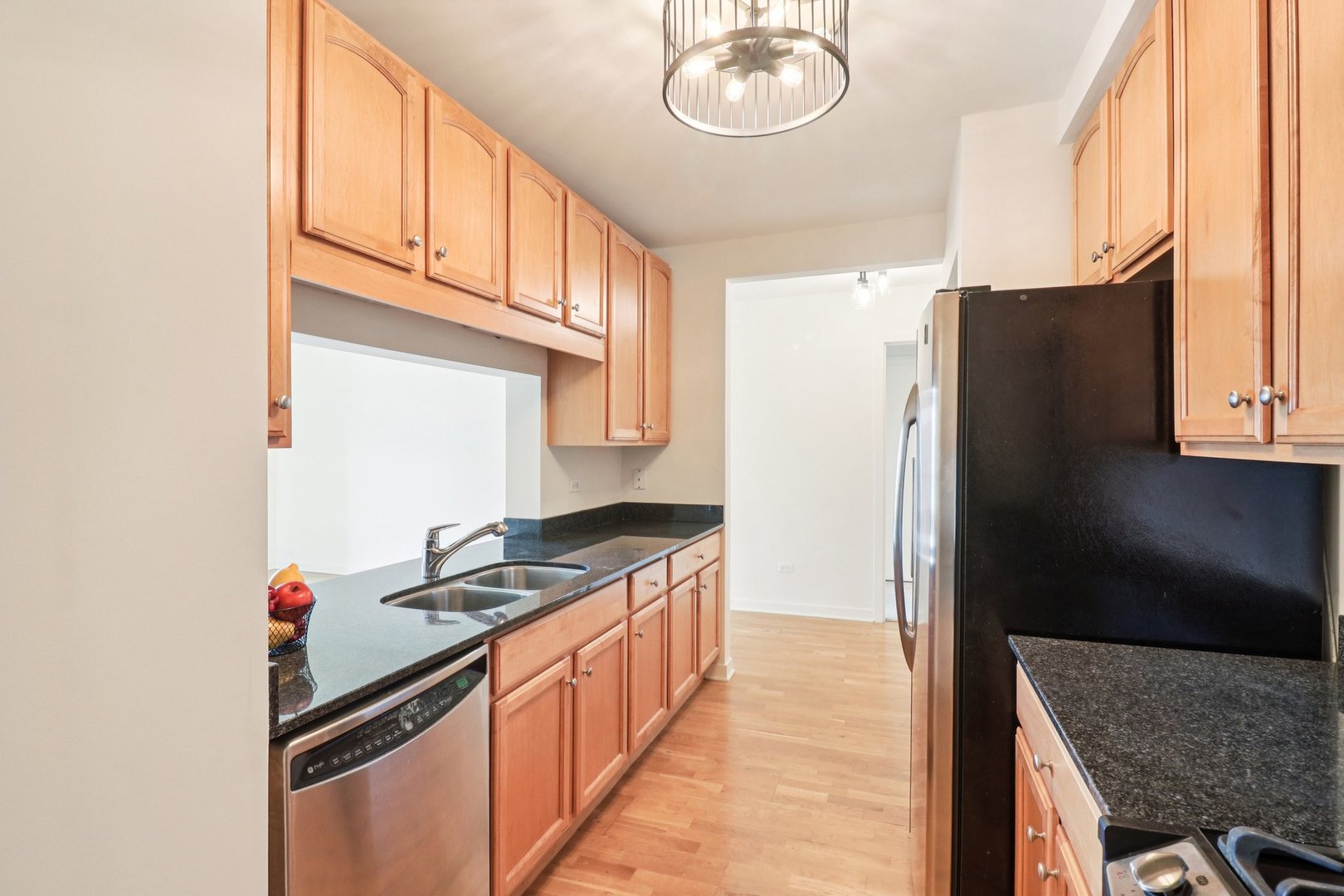 Chicago, Illinois 60605, United States, 2 Bedrooms Bedrooms, ,2 BathroomsBathrooms,Residential,Active,204047