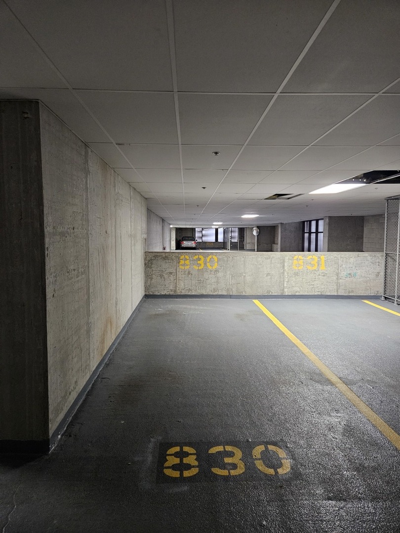 Chicago, Illinois 60605, United States, 2 Bedrooms Bedrooms, ,2 BathroomsBathrooms,Residential,Active,204047