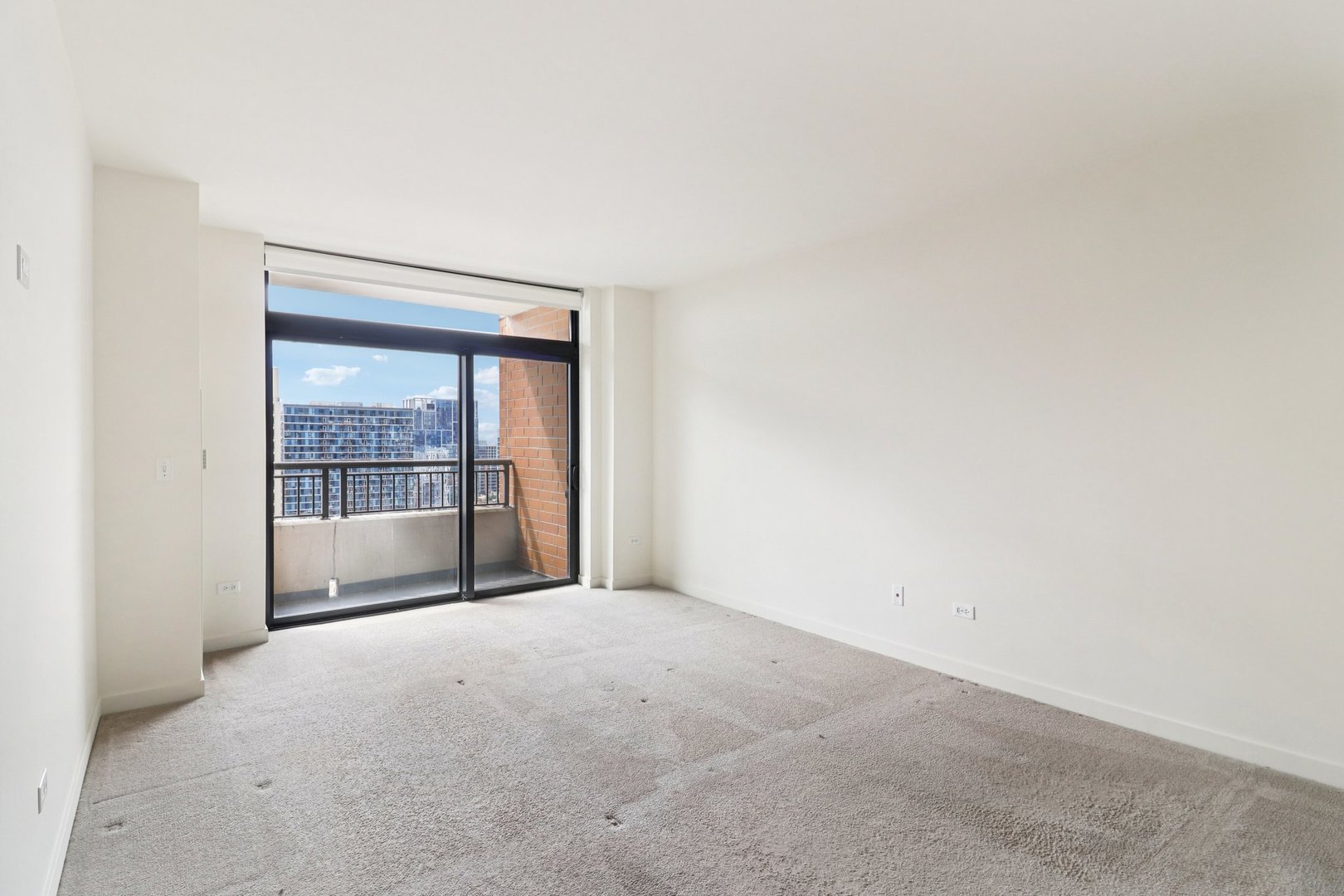 Chicago, Illinois 60605, United States, 2 Bedrooms Bedrooms, ,2 BathroomsBathrooms,Residential,Active,204047