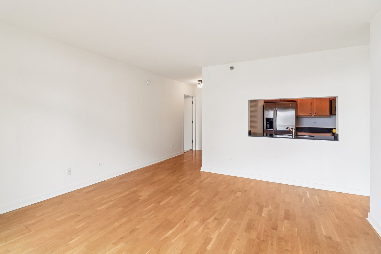 Chicago, Illinois 60605, United States, 2 Bedrooms Bedrooms, ,2 BathroomsBathrooms,Residential,Active,204047