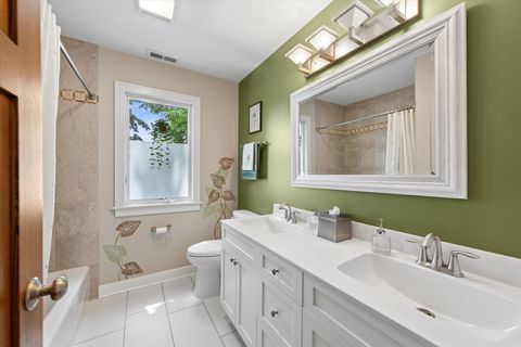 Tiny photo for 198 N Glenview Avenue, Elmhurst, IL 60126 (MLS # 12680368)