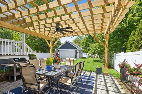 Tiny photo for 198 N Glenview Avenue, Elmhurst, IL 60126 (MLS # 12680368)