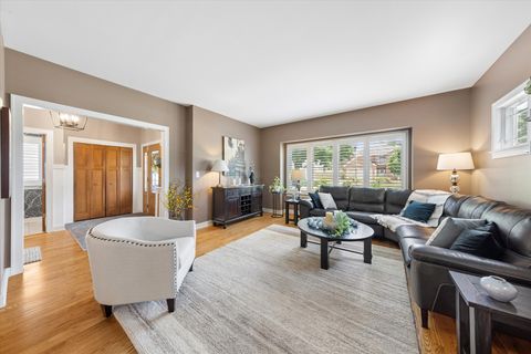 Tiny photo for 198 N Glenview Avenue, Elmhurst, IL 60126 (MLS # 12680368)