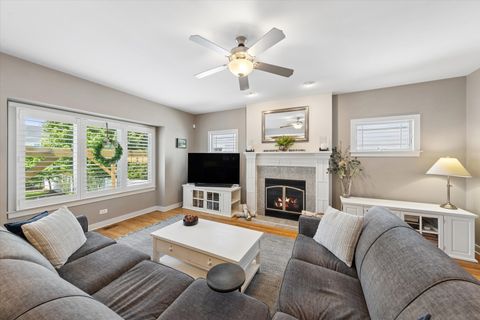 Tiny photo for 198 N Glenview Avenue, Elmhurst, IL 60126 (MLS # 12680368)