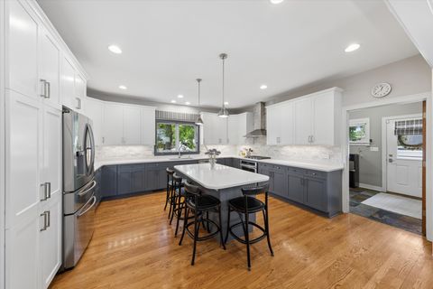 Tiny photo for 198 N Glenview Avenue, Elmhurst, IL 60126 (MLS # 12680368)