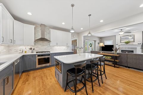 Tiny photo for 198 N Glenview Avenue, Elmhurst, IL 60126 (MLS # 12680368)