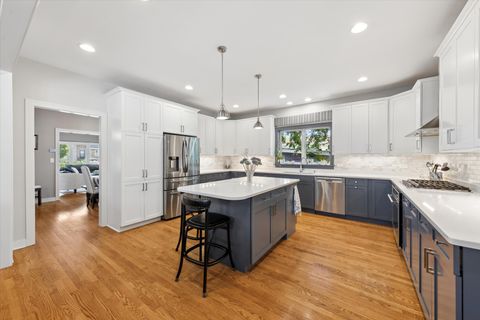 Tiny photo for 198 N Glenview Avenue, Elmhurst, IL 60126 (MLS # 12680368)
