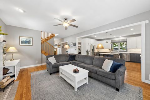 Tiny photo for 198 N Glenview Avenue, Elmhurst, IL 60126 (MLS # 12680368)